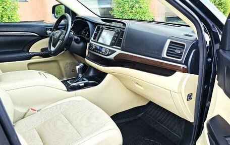 Toyota Highlander III, 2015 год, 2 990 000 рублей, 10 фотография