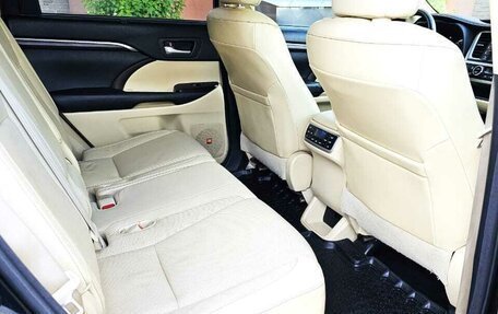 Toyota Highlander III, 2015 год, 2 990 000 рублей, 11 фотография