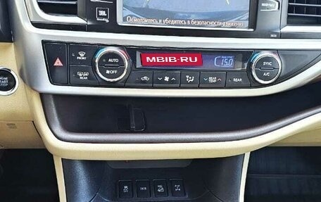 Toyota Highlander III, 2015 год, 2 990 000 рублей, 12 фотография