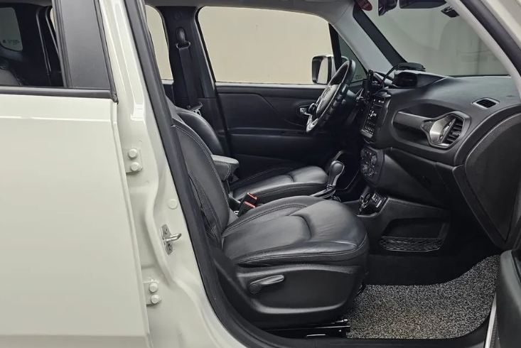 Jeep Renegade I рестайлинг, 2022 год, 2 800 000 рублей, 9 фотография