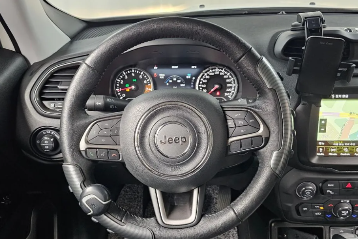 Jeep Renegade I рестайлинг, 2022 год, 2 800 000 рублей, 10 фотография