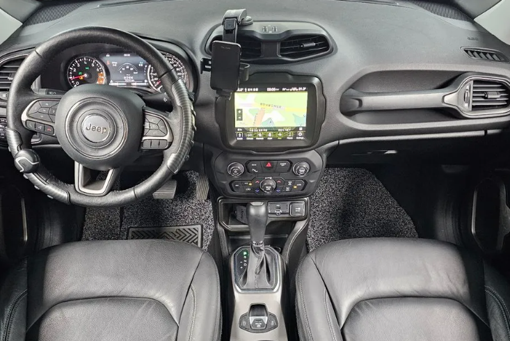 Jeep Renegade I рестайлинг, 2022 год, 2 800 000 рублей, 5 фотография