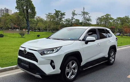 Toyota RAV4, 2022 год, 2 400 000 рублей, 1 фотография