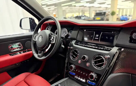 Rolls-Royce Cullinan, 2022 год, 68 000 272 рублей, 12 фотография