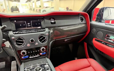 Rolls-Royce Cullinan, 2022 год, 68 000 272 рублей, 19 фотография