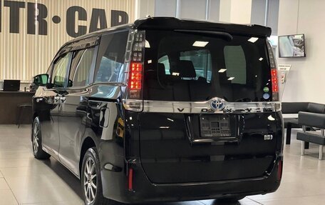Toyota Voxy III, 2015 год, 1 920 000 рублей, 3 фотография