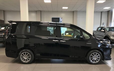 Toyota Voxy III, 2015 год, 1 920 000 рублей, 6 фотография