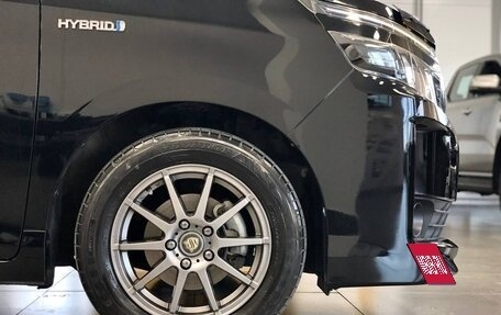 Toyota Voxy III, 2015 год, 1 920 000 рублей, 30 фотография