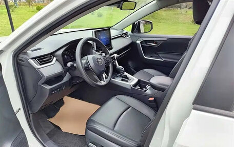 Toyota RAV4, 2022 год, 2 400 000 рублей, 8 фотография