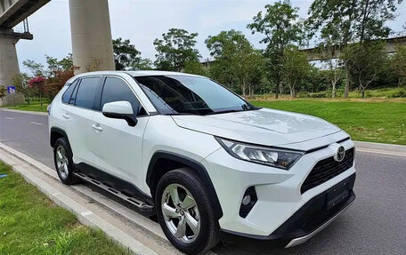 Toyota RAV4, 2022 год, 2 400 000 рублей, 3 фотография