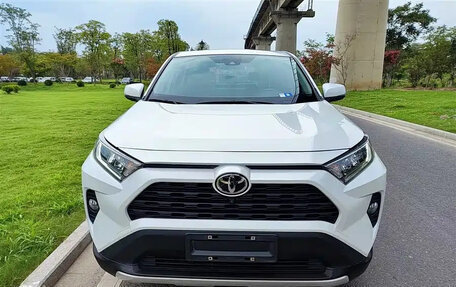 Toyota RAV4, 2022 год, 2 400 000 рублей, 2 фотография