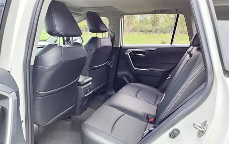 Toyota RAV4, 2022 год, 2 400 000 рублей, 13 фотография