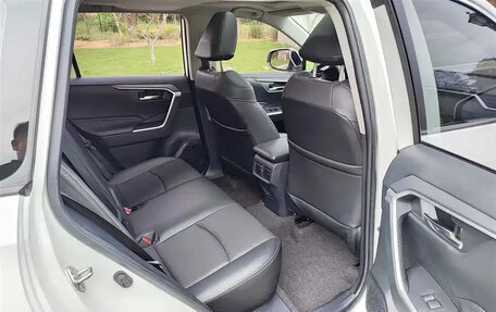 Toyota RAV4, 2022 год, 2 400 000 рублей, 12 фотография