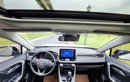 Toyota RAV4, 2022 год, 2 400 000 рублей, 14 фотография