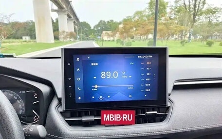 Toyota RAV4, 2022 год, 2 400 000 рублей, 7 фотография