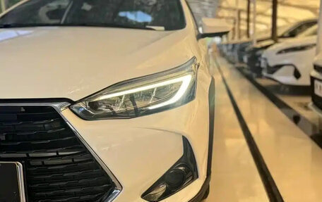 Toyota Yaris XP150 рестайлинг, 2021 год, 1 082 027 рублей, 3 фотография
