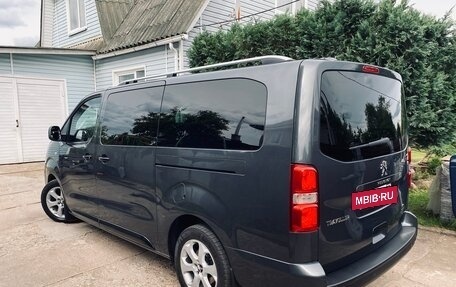 Peugeot Traveller I, 2019 год, 2 454 000 рублей, 4 фотография
