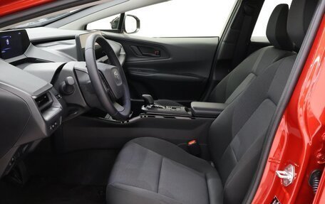 Toyota Prius IV XW50, 2024 год, 4 100 000 рублей, 7 фотография