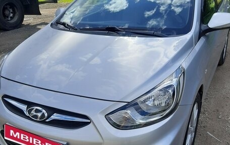 Hyundai Solaris II рестайлинг, 2011 год, 1 100 000 рублей, 3 фотография