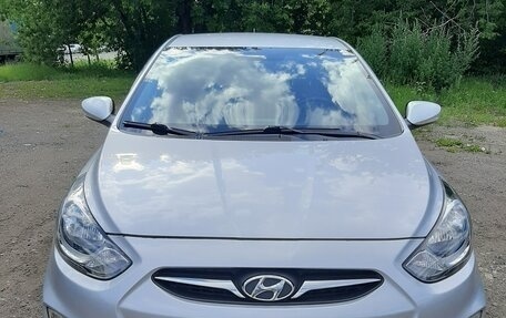 Hyundai Solaris II рестайлинг, 2011 год, 1 100 000 рублей, 2 фотография
