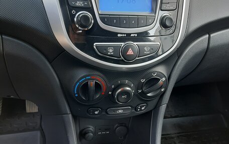 Hyundai Solaris II рестайлинг, 2011 год, 1 100 000 рублей, 13 фотография