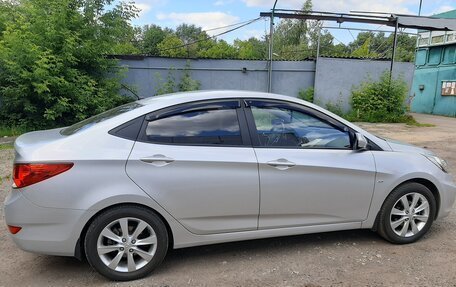 Hyundai Solaris II рестайлинг, 2011 год, 1 100 000 рублей, 9 фотография