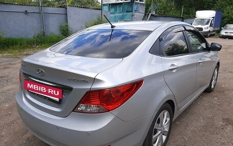 Hyundai Solaris II рестайлинг, 2011 год, 1 100 000 рублей, 6 фотография