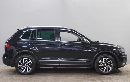 Volkswagen Tiguan II, 2018 год, 2 400 000 рублей, 4 фотография