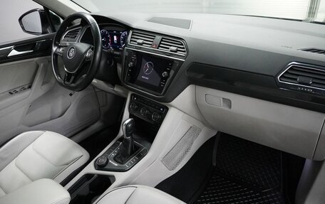 Volkswagen Tiguan II, 2018 год, 2 400 000 рублей, 11 фотография