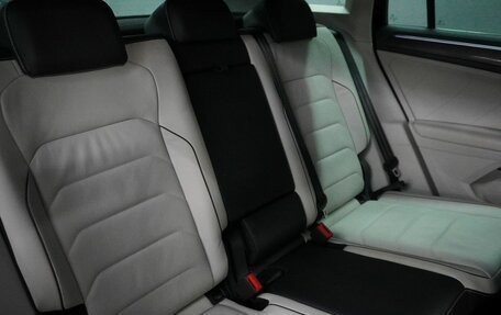 Volkswagen Tiguan II, 2018 год, 2 400 000 рублей, 13 фотография