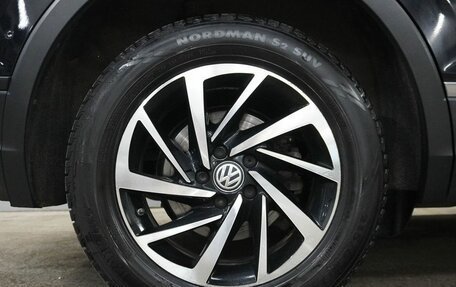 Volkswagen Tiguan II, 2018 год, 2 400 000 рублей, 10 фотография