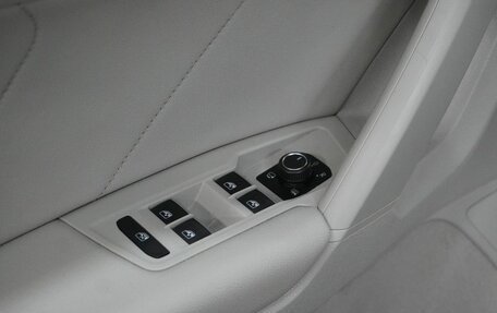 Volkswagen Tiguan II, 2018 год, 2 400 000 рублей, 17 фотография