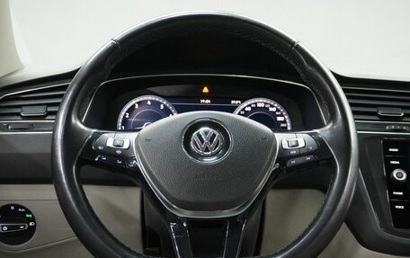 Volkswagen Tiguan II, 2018 год, 2 400 000 рублей, 16 фотография