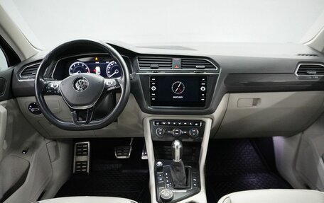 Volkswagen Tiguan II, 2018 год, 2 400 000 рублей, 15 фотография