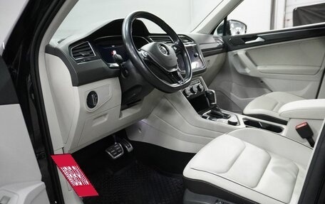 Volkswagen Tiguan II, 2018 год, 2 400 000 рублей, 14 фотография