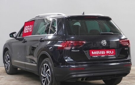 Volkswagen Tiguan II, 2018 год, 2 400 000 рублей, 7 фотография
