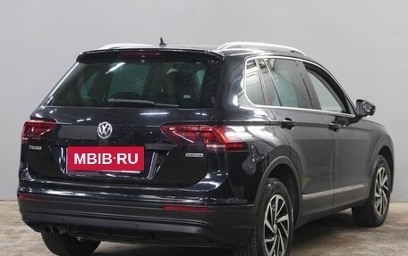Volkswagen Tiguan II, 2018 год, 2 400 000 рублей, 5 фотография