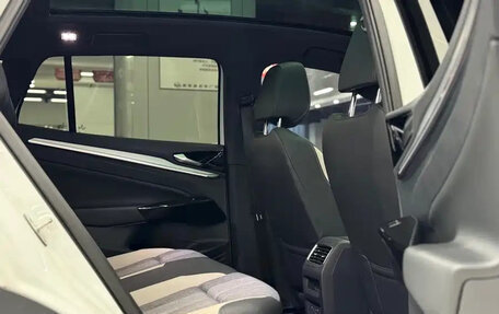 Volkswagen ID.4, 2023 год, 1 850 000 рублей, 16 фотография