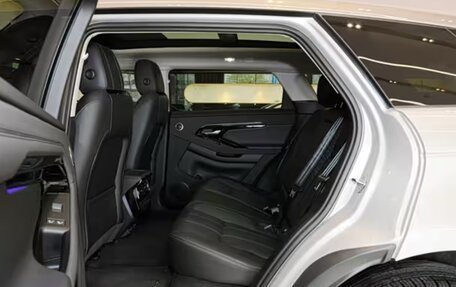 Land Rover Range Rover Evoque II, 2024 год, 4 800 000 рублей, 10 фотография