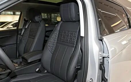 Land Rover Range Rover Evoque II, 2024 год, 4 800 000 рублей, 6 фотография