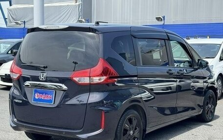 Honda Freed II, 2022 год, 1 400 000 рублей, 2 фотография