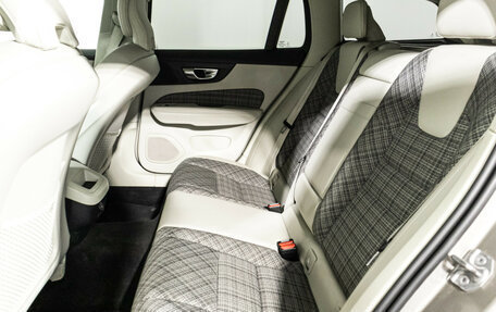 Volvo V60 Cross Country II, 2020 год, 3 829 700 рублей, 10 фотография