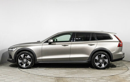 Volvo V60 Cross Country II, 2020 год, 3 829 700 рублей, 8 фотография