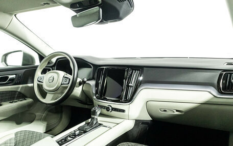 Volvo V60 Cross Country II, 2020 год, 3 829 700 рублей, 9 фотография