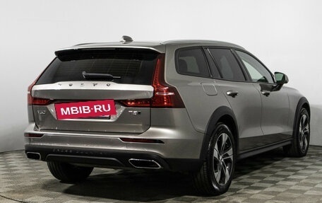 Volvo V60 Cross Country II, 2020 год, 3 829 700 рублей, 5 фотография