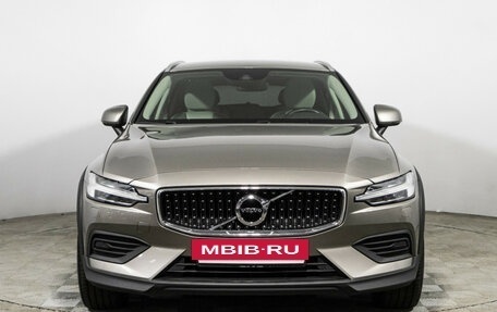 Volvo V60 Cross Country II, 2020 год, 3 829 700 рублей, 2 фотография