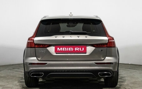 Volvo V60 Cross Country II, 2020 год, 3 829 700 рублей, 6 фотография