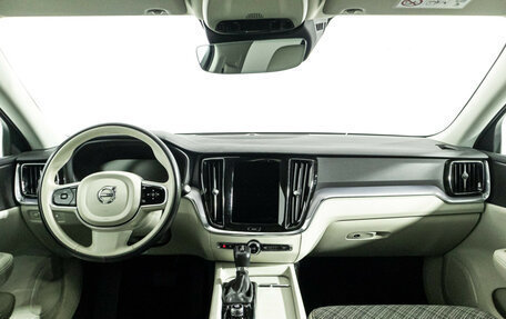 Volvo V60 Cross Country II, 2020 год, 3 829 700 рублей, 13 фотография