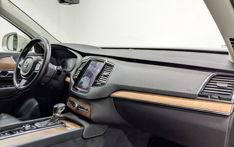 Volvo XC90 II рестайлинг, 2017 год, 3 750 000 рублей, 11 фотография