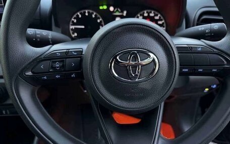 Toyota Yaris, 2021 год, 828 000 рублей, 11 фотография